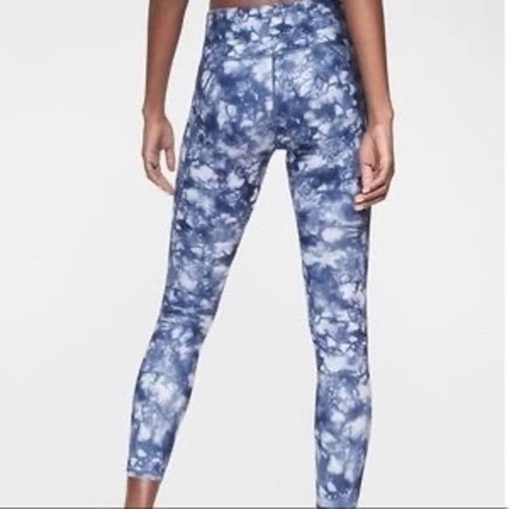 Athleta Tie Dye Salutation 7/8 Tight leggings fitted high rise SPF 50+ sz small